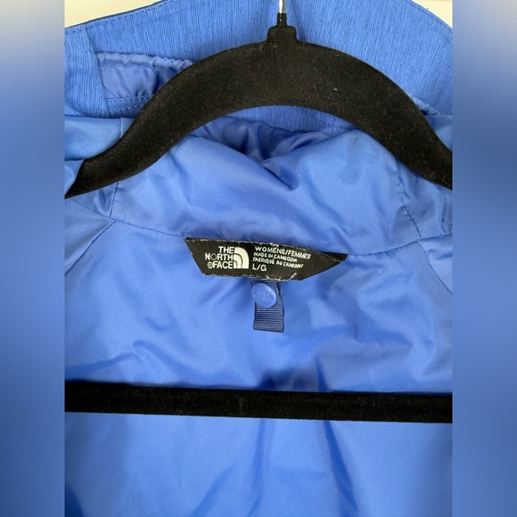 The North Face women’s 2 toned blue hooded windbreaker jacket. Size large. - Picture 4 of 9